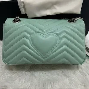 mint❁MINTGREEN　　GUCCI ベージュ GGパターン ポーチ GUCCI Monogram Jumbo GG Textured Dollar Calfskin Small
